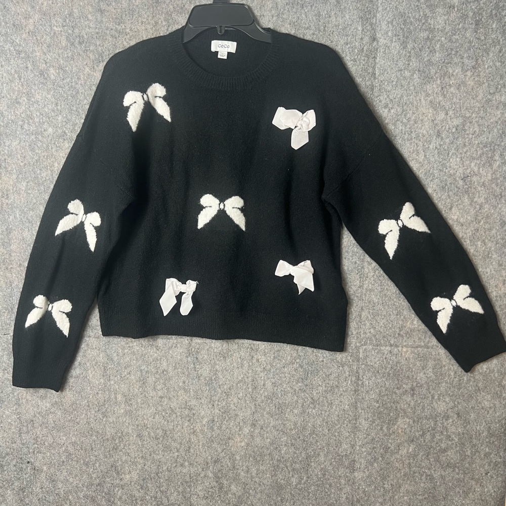 CeCe‎ Chic Women's Size Medium Black girly Bow Crewneck Sweater